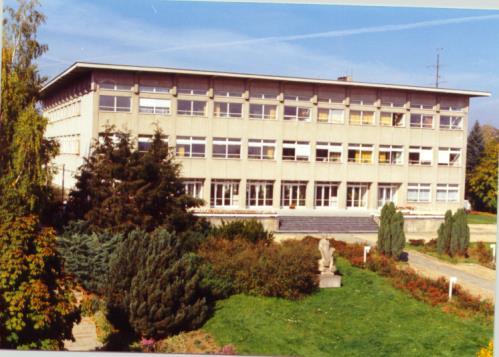 VYŠŠÍ ODBORNÁ ŠKOLA A STŘEDNÍ ODBORNÁ ŠKOLA ZEMĚDĚLSKO-TECHNICKÁ BYSTŘICE NAD PERNŠTEJNEM 566686401, 566686403 566686411, http://www.szesby.