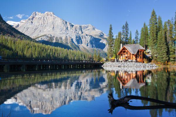 Program výpravy 1. den pátek 10.8. Praha - Calgary, prohlídka Banffu Odlet z Prahy přes některý z letištních hubů do Kanady primo do Calgary.