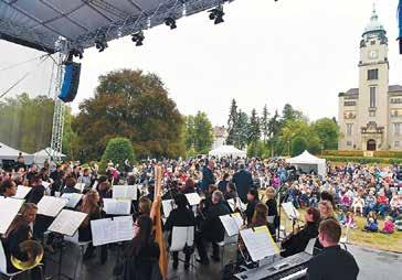 OSMIČKA / MĚSÍČNÍK MĚSTSKÉ ČÁSTI PRAHA 8 / říjen 2018 www.praha8.cz 31 Kultura Koncert Open Air pro Osmičku Jarmark uměleckých řemesel V areálu Psychiatrické nemocnice v Bohnicích proběhl v sobotu 1.