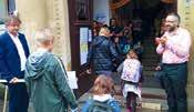 Vykročení do školních let tou správnou nohou jim během prvního školního dne popřáli i zástupci naší městské části. (býv) z dopravy Zóny stání na Střížkově S platností od 1.