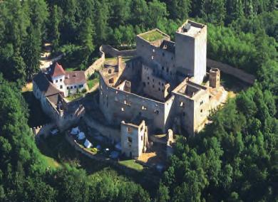 Vybrali jsme mimořádné zajímavosti: dvě úžasné zříceniny hradů, atraktivní nejen polohou, ale i krásnými výhledy do krajiny.