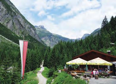 den: Busem do Bachu, lanovkou (~10 ) pod Jochlspitze (1768), zdatnější přidají vrchol (2226), Lechtaler Panoramaweg (~2100) na Bernhardseckhütte, pauza, sestup.