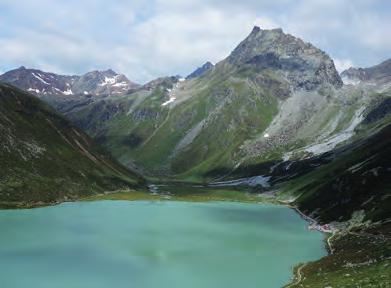 Zpět možno pěšky, ve smluvenou dobu sraz u autobusu, dojezd do hotelu Lienzer Dolomiten Hütte poutní kostel ve Virgen šťastné to krávy... Karlsbader Hütte i s naší průvodkyní 3.