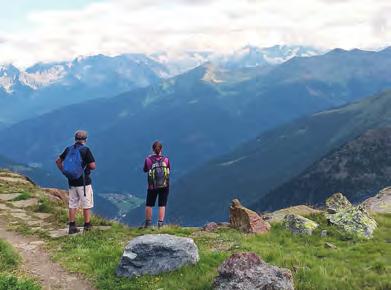 Christina (1500), lanovkou na Col Raiser (12, 2100), nádherný okruh: Regensburgerhütte (2040), Forcella Sieles (2505), odkud méně zdatní jen krátký výstup (150 výškových metrů) na vyhlídkovou plošinu