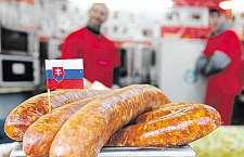 Zaparkovat lze v centru Starého města, za hodinu si parkovací automat vezme 1 euro, využít lze i několik dalších parkovišť s cenou kolem 3 eur za hodinu.