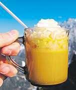 Krakonošovy kapky Pro 1osobu potřebujeme: 40 ml rumu, 40 ml griotky, horkou voda na zalití, cukr, pomeranč, hřebíček. Postup: Do hrnku nebo silnostěnné sklenice nalijeme rum a griotku.