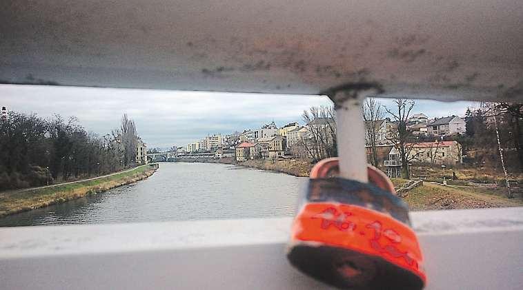 2 8. prosince 2017 Kolínsko a Kutnohorsko KRÁTCE Kolín postupně dostane nové osvětlení KOLÍN Město Kolín plánuje vnásledujících letech na řadě míst vyměnit stárnoucí veřejné osvětlení.