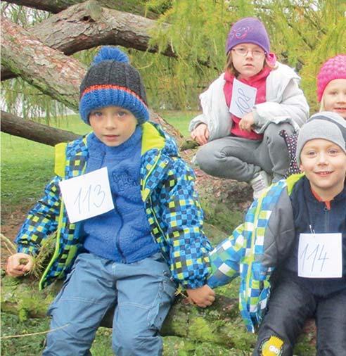 Po příjezdu do areálu cukrovaru se děti nasvačily a poté jsme přišli do dílničky, kde si děti vytvářely kalendář