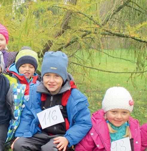 Následně si děti zopakovaly tyto práce formou pohádky Jája a Pája Jak kluci zasadili okurku.. Po pohádce jsme šli do 1.