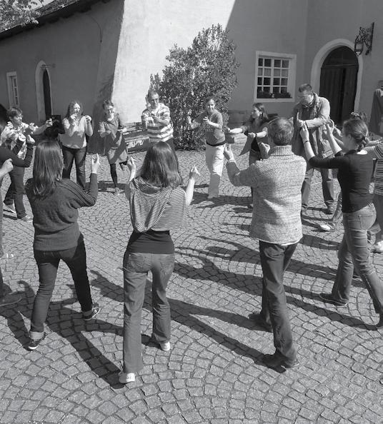 školní hodině až po interaktivní pořádalo v roce 2012 společné obědy ředitelů ZŠ prezentaci na pódiu. a velvyslance SRN Detlefa Lingemanna.