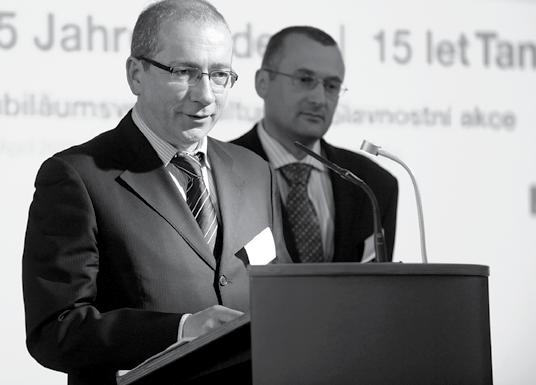 3 Práce s veřejností pro rodinu, seniory, ženy a mládež Lutz Stroppe a předseda Bavorského kruhu mládeže Matthias Nejvyhledávanější jsou aktuality, které se pravidelně zveřejnují na titulní stránce