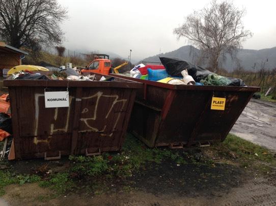 VELKOOBJEMOVÝ PLAST - ukládá se do velkoobjemového kontejneru s označením PLAST a po naplnění vyváží svozová firma