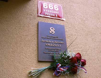 Příběh rodiny Smržovy Pamětní deska Smržovým byla slavnostně instalována v roce 2016 Málokdo uměl německy. Proto než svoje nacionále vykoktal, bolela ho hlava od ran, které při tom dostal.