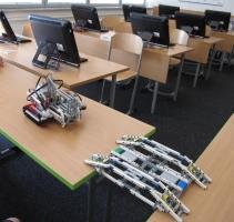 pololetí jsme uspořádali školení ve spolupráci s KVIC - MS Office 2016 pro učitele naší školy, kterého se zúčastnilo 10 pedagogů. Ve 2.