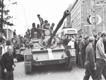 Německo následně rozpoutalo nejničivnější válku v dějinách. Zahynulo při ní 340 tisíc Čechoslováků. SRPEN 1968. Do Brna přijela vojska Varšavské smlouvy, aby zabránila údajné revoluci.