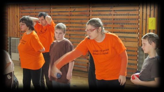 Ples Diakonie V tomto roce škola uspořádala již sedmý společenský balonkový ples Diakonie, tentokrát Oranžový. Celý sál byl oděn do oranžových balonků a vše zářilo v odstínech oražové barvy.