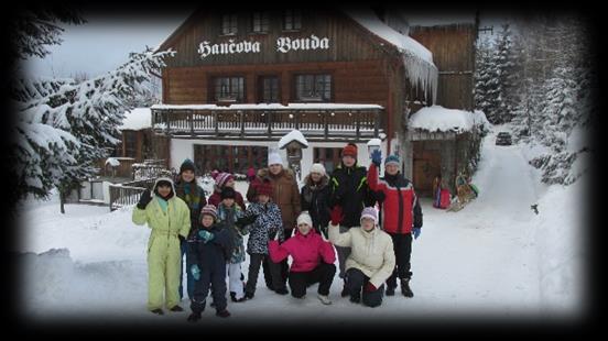 Při pětidenním pobytu sáňkujeme, jezdíme na běžkách a na lyžích. Největší radostí pro ty nejmenší je snowtubing.