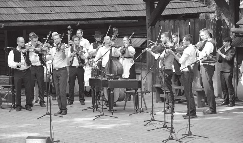 MUZIKANTSKÉ CIFRY malá škola goralskej muziky V roku 2016 sme začali písať tradíciu hudobných workshopov. Ten minuloročný bol zameraný na hudobný folklór z Liptova. Na XIX.
