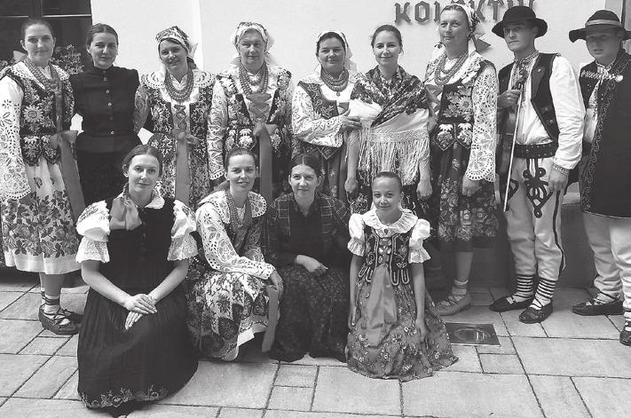 GURŇANKI KONTAKT: Júlia Šefčíková 027 12 Čimhová 62, SR mob.: +421 918 162 070 (Z. Brišáková) +421 902 552 057 (A. Čadecká) e-mail: ozvjecna@gmail.com https://www.facebook.