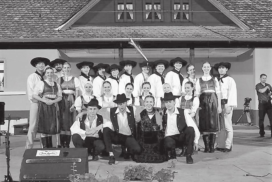 PÚČIK KONTAKT: Dr. Vlastimil Fabišik Folklorní spolek Púčik Chodská 19 i 612 00 Brno, ČR mob.: +420 603 445 279 e-mail: fabisik@atlas.cz www.pucik.