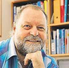 Tepe hlavně do členů ODS, jejímž byl členem, ale opustil ji kvůli nespokojenosti sjejím současným stavem. Kandiduje za Alternativu pro Plzeň.