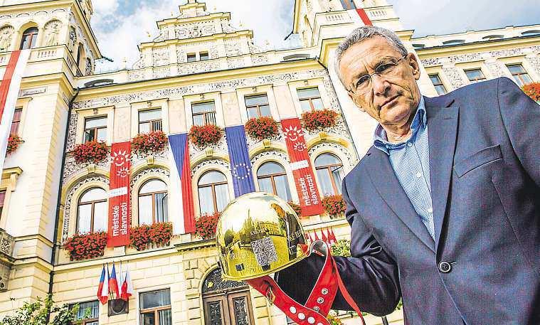 Jako jezdců, kteří při závodu tragicky zahynuli. MONIKA SUCHÁ PARDUBICE Co rok, to originál.