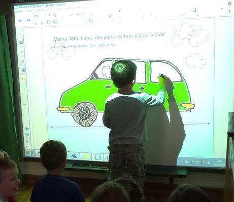 2015 v mateřské škole) V další lekci děti v experimentální skupině pracovaly na interaktivní tabuli při grafomotorickém cvičení s básničkou (DUM Povídálek s.