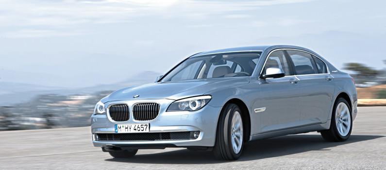 HISTORIE ZNAČKY BMW A VLIV SOUČASNÉ LEGISLATIVY lovací motory s elektromotory. Tato kombinace pohonu má snižovat spotřebu a emise o přibližně 15%.