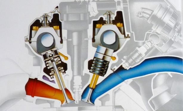 OSMIVÁLCOVÉ MOTORY BMW jsou z plastu a ojnice s děleným spodním okem jsou vyrobeny ze slinovaného materiálu.