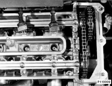 OSMIVÁLCOVÉ MOTORY BMW Obrázek 19 - detail na použitý jednořadý řetěz [45] V roce 1998 prošly některé motory řady M62 modernizací přidáním systému variabilního časování ventilů VANOS ve verzi single.