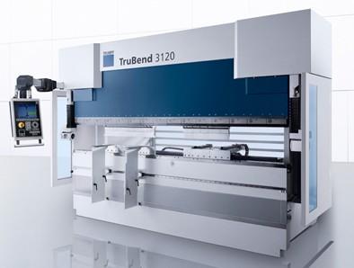počet nástrojů v případě 3 upínek Doba výměny nástroje (Multitool) 18 Stück 0,7 s Instalační plocha 6760 mm x 6100 mm Obr. 32 TruPunch 5000.
