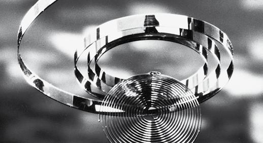 60 LET ZKUŠENOSTI A VÝZKUMU VÍCE NEŽ 6 DESETILETÍ SIMPLY DOING MORE V roce 1954 Reinhard Straumann, na základě jeho zkušeností ze švýcarského hodinářského průmyslu a ve strojírenství, založil Dr.Ing.