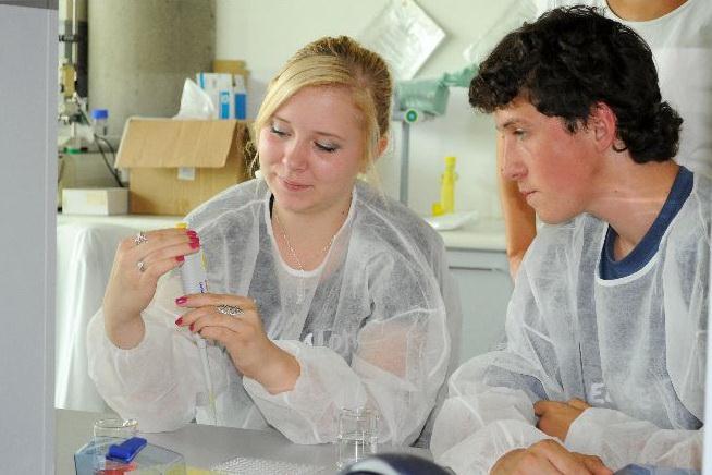 Studenti pozorně vyslechli informace o studiu na naší fakultě od proděkana pro