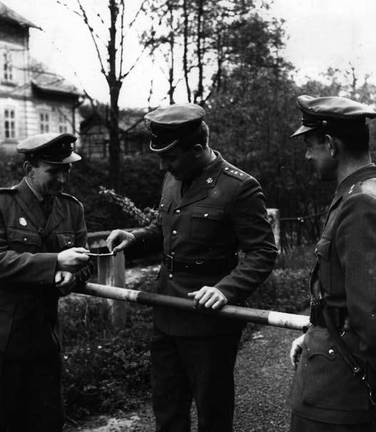 Teprve pozdě odpoledne přijel k bráně letiště polský OT, ale služba ho nepustila dovnitř. Proto tam 33 tanků 3. tp PLA vjelo až v nočních hodinách. 8. tp od 11. td přesněji jeho 1. a 2.