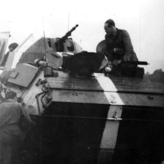 V. I n va z e a r m á d Va r š av s k é s m l o u v y d o Č e s k o s l o v e n s k a 119 Polský obrněný transportér na letišti v Pardubicích, srpen 1968 (VHÚ) ní přistál letovod nadřízené 149.