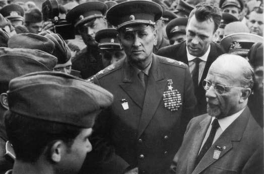 20 Vojenské řešení pražského jara zda 20 let budování socialismu nebyla demokratizace? Novotného prý měli řešit hned, když byl špatný, a ne ho hájit jako prezidenta.