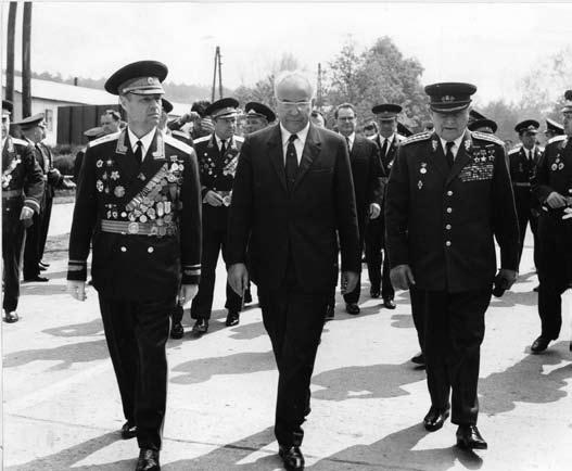 Stranou nezůstala ani Severní skupina sovětských vojsk, která byla trvale umístěna v Polsku, a Skupina sovětských vojsk v Německu.