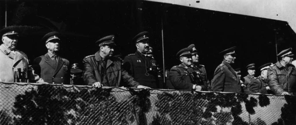 I V. P r o p u k n u t í s k r y t é k r i z e 31 (květen srpen 1968) Protože cvičení ŠUMAVA dosud oficiálně nemělo alespoň pro ČSLA své přesné datum a podobu, předal 13. 5. 1968 v 10.45 genplk.