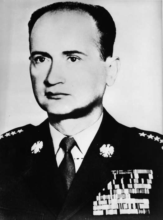 74 Vojenské řešení pražského jara Ministr národní obrany PLR div. gen. Wojciech Jaruzelski (VHÚ) kova. Manévrů se účastnily lodě různých tříd, námořní letectvo a námořní pěchota.