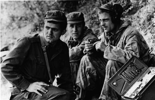 V. I n va z e a r m á d Va r š av s k é s m l o u v y d o Č e s k o s l o v e n s k a 97 (20. 31. 8. 1968) Již 19. 8. obdržel velitel Jižní skupiny sovětských vojsk v Maďarsku genplk.