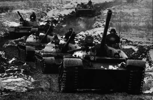 98 Vojenské řešení pražského jara Rovněž generál Siwicki finišoval s přípravami 2A PLA. Na základě rozkazu z předchozího večera nechal uvést vojska do bojové pohotovosti a na 6.00 dne 20. 8.