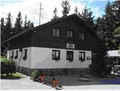 Obr. 7: Turistická chata na Libíně Vedle rozhledy byl vybudován horský rodinný hotel Libín, který nabízí ubytování v klidném a čistém prostředí s řadou zajímavých turistických cílů v okolí.