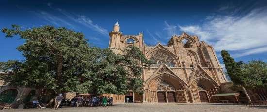 FAMAGUSTA 50 Euro: Cena zahrnuje: vstupy dle programu, oběd bez nápojů, dopravu, průvodce Odjezd od