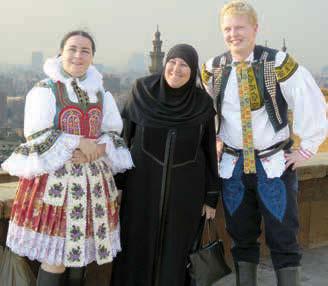 24 Pentla oslavila dožínky Boršický soubor žije již tři dekády BORŠICE Folklorní soubor Pentla letos oslavil třicet let své existence. Vrcholem oslav byla premiéra programu s názvem Dožínky.