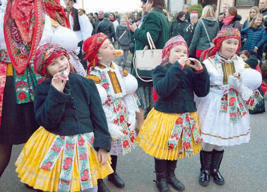 Během večera zazněly vzpomínky na chod souboru, a to zejména od bývalého vedoucího Jiřího Piluši. Na počátku jsme měli chuť a nadšení, ale zcela nám chybělo materiální zabezpečení.