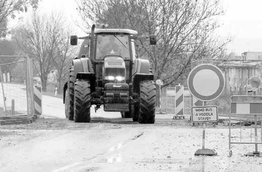 A navíc dostává na frak i životní prostředí a ovzduší, když měsíčně najedeme o 120 kilometrů víc než obvykle, reagoval Antonín Šácha, který jezdí do Míkovic k sestře.