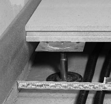 110 mm železobetonová deska U první řady je třeba odříznout přečnívající drážku, aby deska těsně přilehla ke stěně.