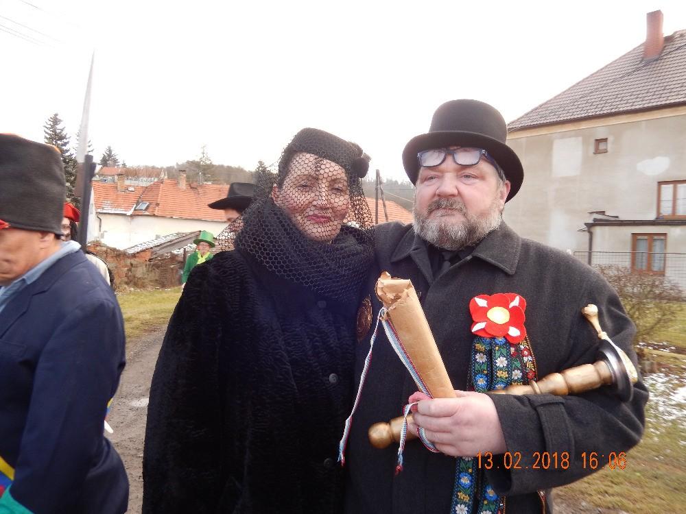 Dětský maškarní ples V neděli od 14,00 hod. si svůj tradiční maškarní ples užily děti. Tentokrát na téma Karneval na vlnách pod vedením kouzelníka.