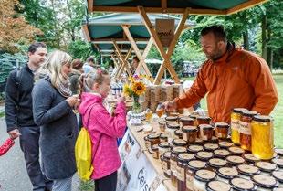 Návštěvníci měli možnost ochutnávat kávu z rodinné pražírny Café Gape z Lošova i mošty Ondřeje Špundy z Mezic a sladká cherry rajčátka ze ZD Haňovice.