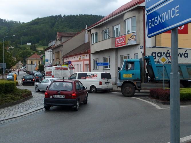 10: Chodci z vlaku přechod na směru A